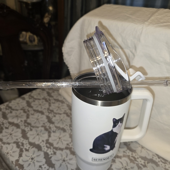 Serengeti White Cat Tumbler - Picture 4 of 6